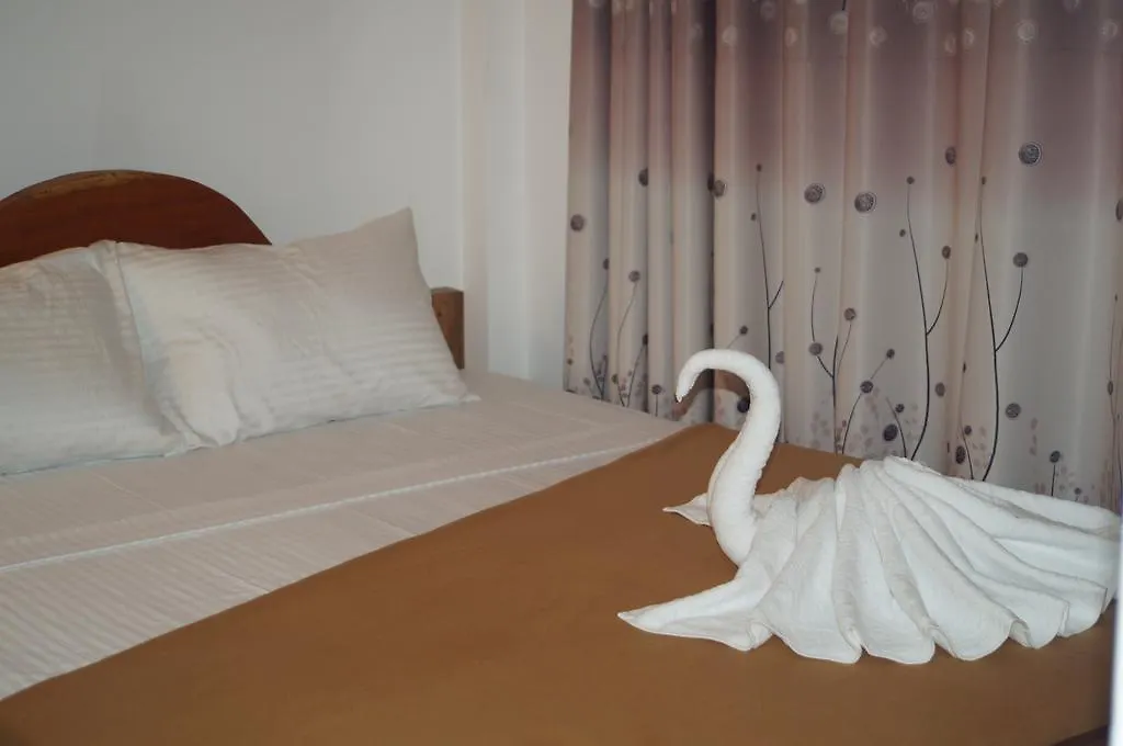 Yoho Aradhana Holiday Home 니곰보 3*,  스리랑카
