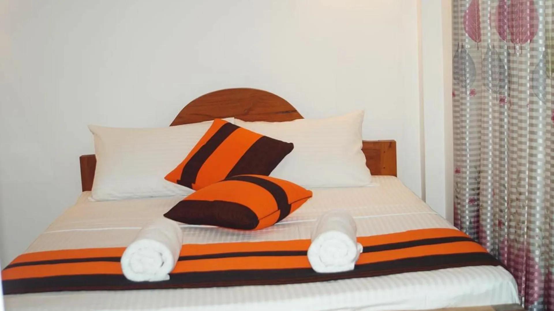 Yoho Aradhana Holiday Home 니곰보 3*,