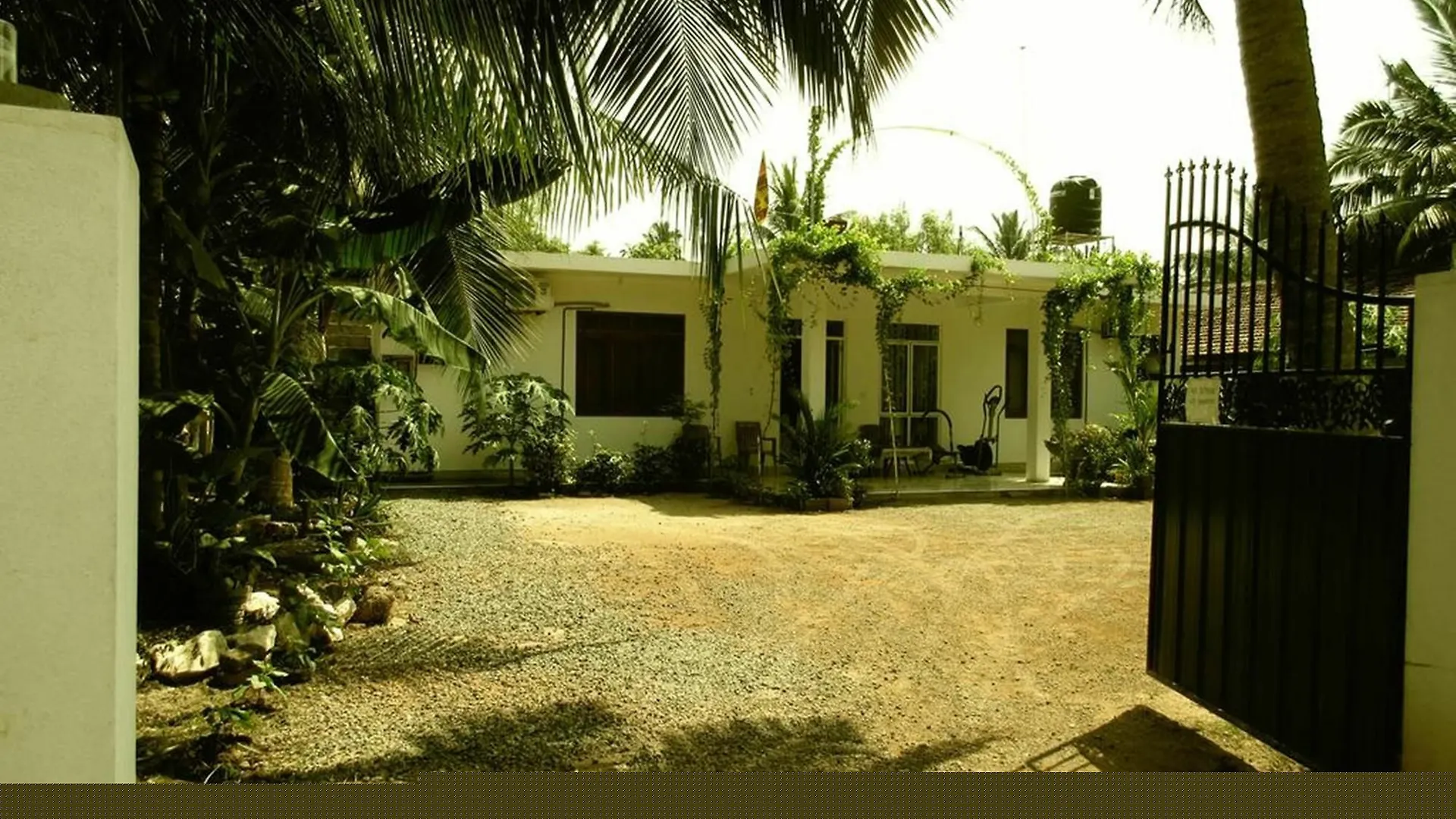 Yoho Aradhana Holiday Home Negombo